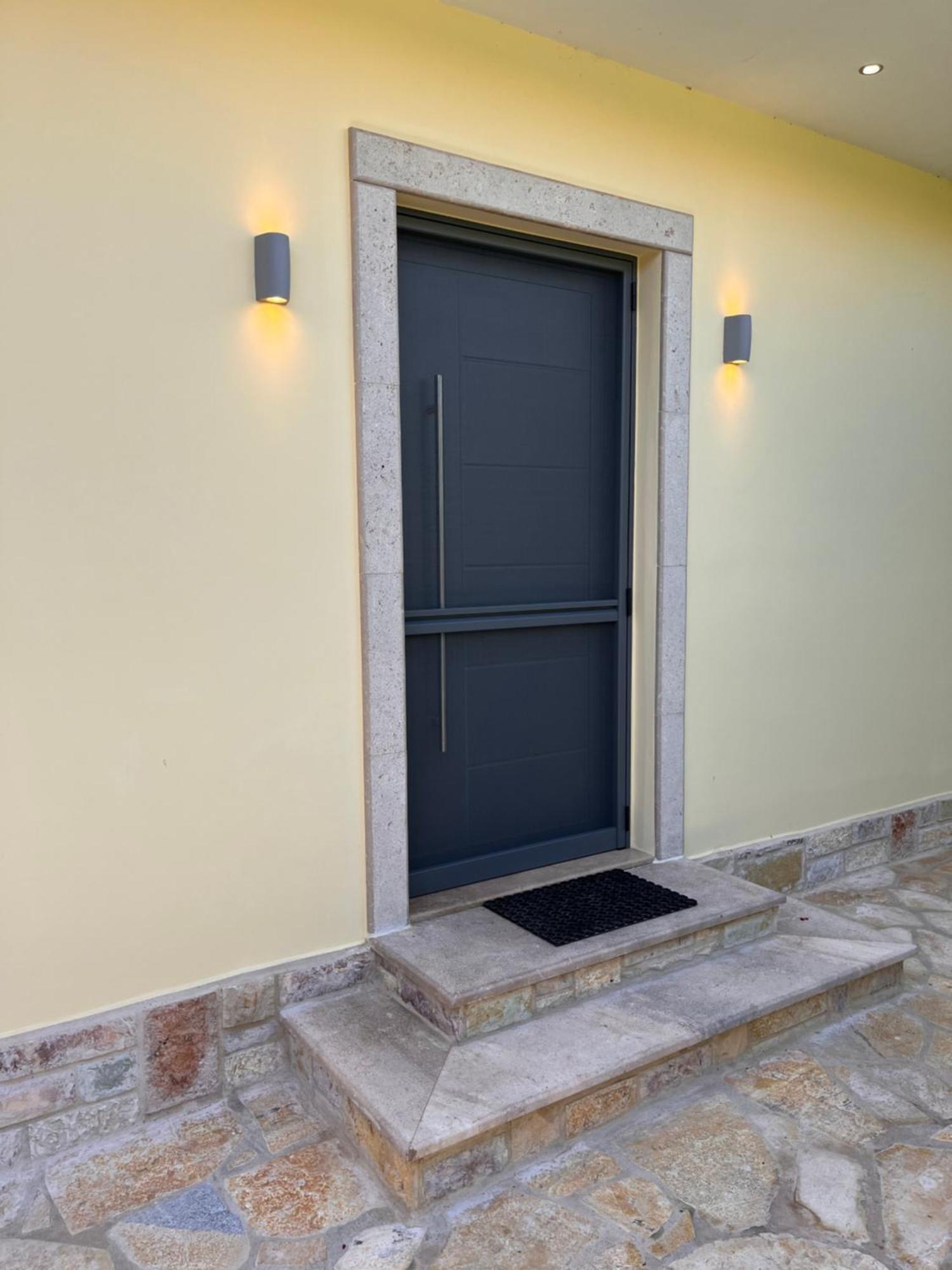 Diamante Beachfront Suites غزيلوكاسترون المظهر الخارجي الصورة