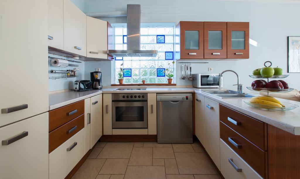 Diamante Beachfront Suites غزيلوكاسترون المظهر الخارجي الصورة