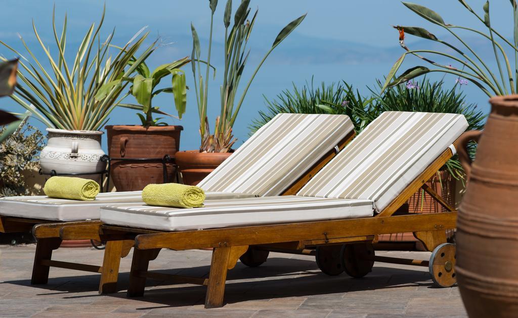 Diamante Beachfront Suites غزيلوكاسترون المظهر الخارجي الصورة