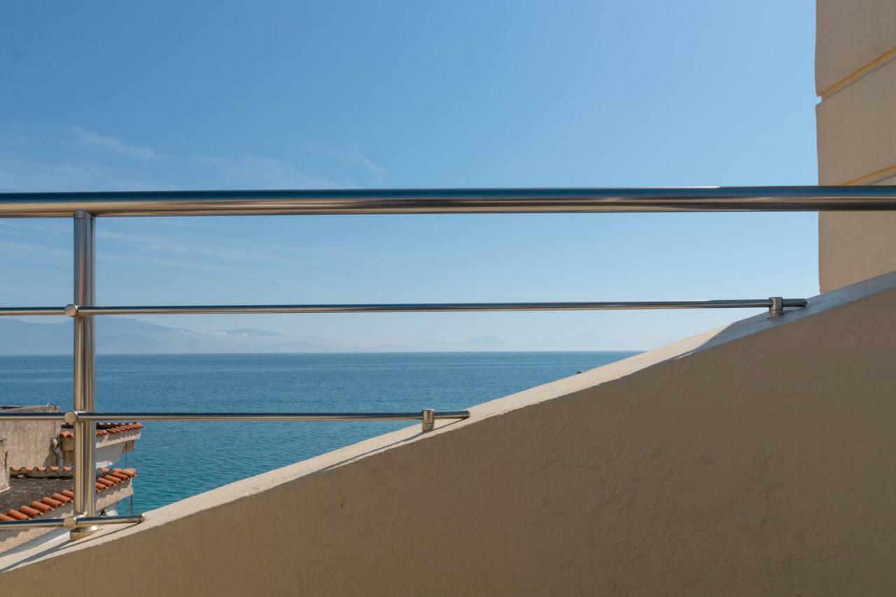 Diamante Beachfront Suites غزيلوكاسترون المظهر الخارجي الصورة